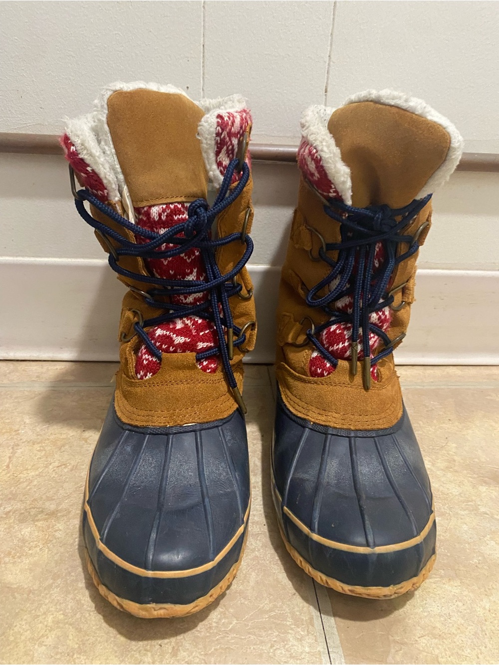 Khombu Women's Two-Tone Duck Boots in Navy, Tan & Red Knit